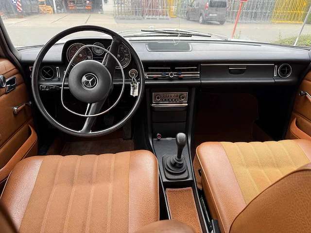 Mercedes - 1971 - 200 - personenauto - afbeelding 22 van  32