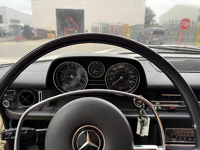 Mercedes - 1971 - 200 - personenauto - afbeelding 24 van  32