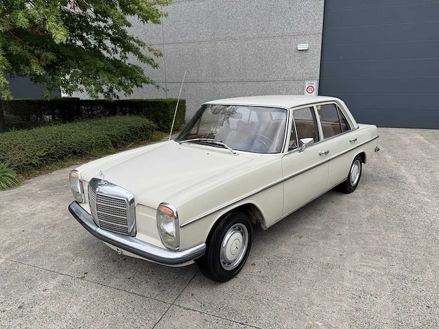 Mercedes - 1971 - 200 - personenauto - afbeelding 27 van  32