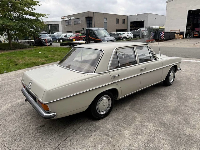 Mercedes - 1971 - 200 - personenauto - afbeelding 29 van  32