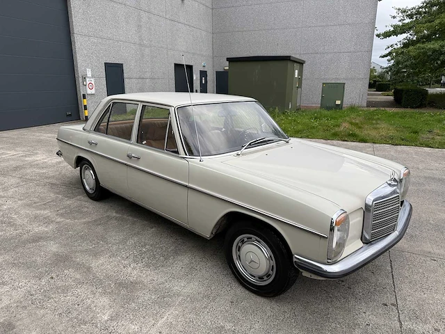Mercedes - 1971 - 200 - personenauto - afbeelding 30 van  32