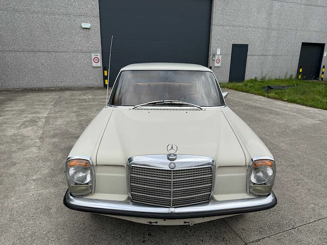 Mercedes - 1971 - 200 - personenauto - afbeelding 31 van  32
