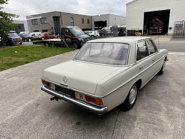 Mercedes - 1971 - 200 - personenauto - afbeelding 32 van  32