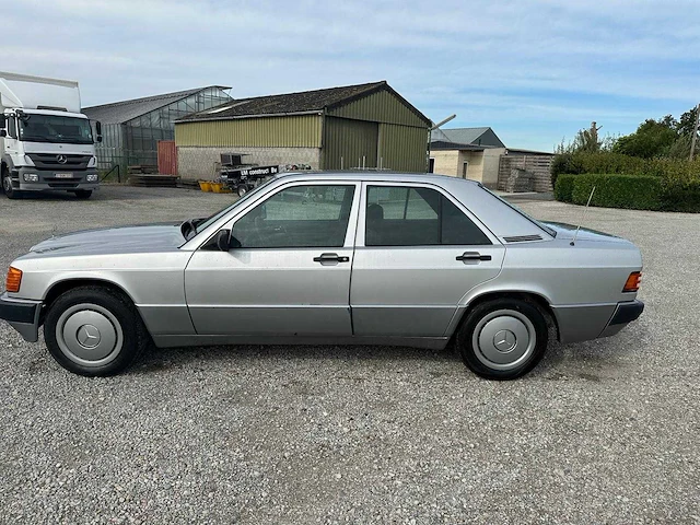 Mercedes - 1993 - 190 - personenauto - afbeelding 5 van  16