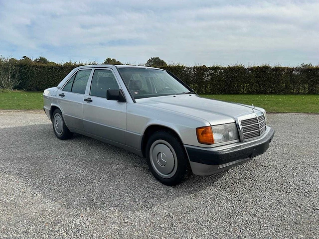 Mercedes - 1993 - 190 - personenauto - afbeelding 1 van  16