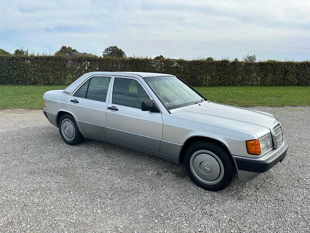 Mercedes - 1993 - 190 - personenauto - afbeelding 9 van  16