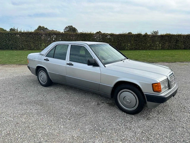 Mercedes - 1993 - 190 - personenauto - afbeelding 10 van  16