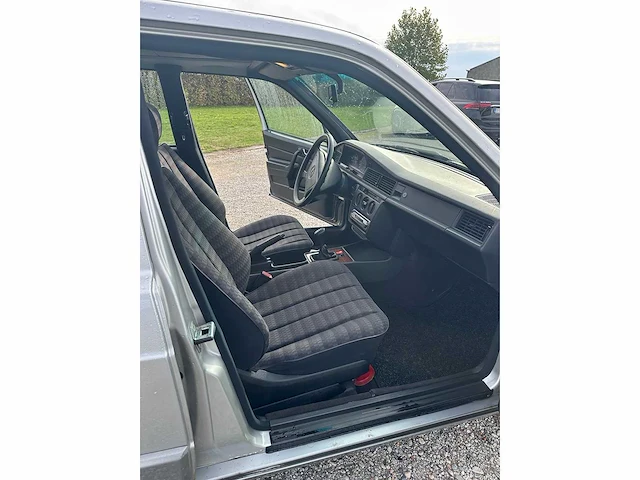 Mercedes - 1993 - 190 - personenauto - afbeelding 15 van  16
