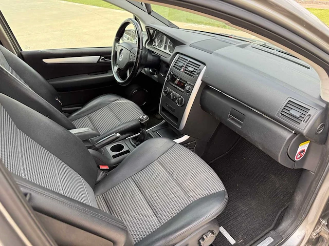 Mercedes - 2005 - b200 - personenauto - afbeelding 7 van  23