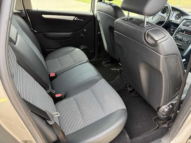 Mercedes - 2005 - b200 - personenauto - afbeelding 8 van  23