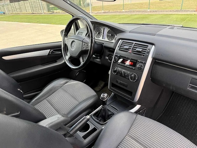 Mercedes - 2005 - b200 - personenauto - afbeelding 11 van  23