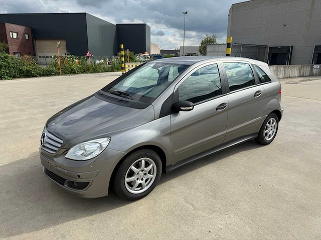 Mercedes - 2005 - b200 - personenauto - afbeelding 12 van  23