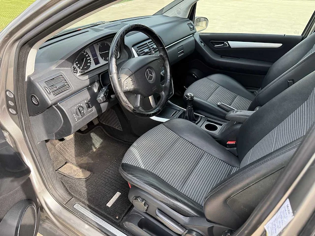 Mercedes - 2005 - b200 - personenauto - afbeelding 10 van  23
