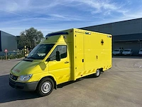 Mercedes - 2005 - sprinter - ambulance - personenauto