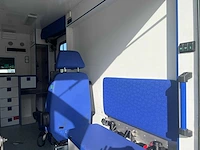 Mercedes - 2005 - sprinter - ambulance - personenauto - afbeelding 14 van  43