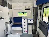 Mercedes - 2005 - sprinter - ambulance - personenauto - afbeelding 15 van  43