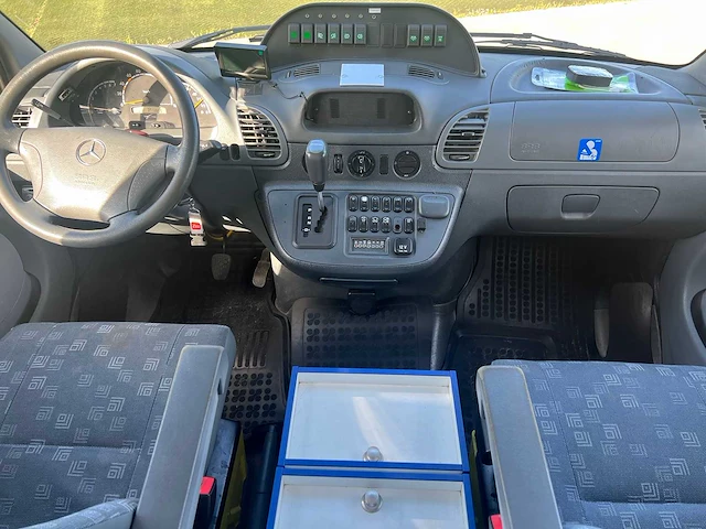 Mercedes - 2005 - sprinter - ambulance - personenauto - afbeelding 20 van  43