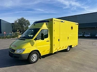 Mercedes - 2005 - sprinter - ambulance - personenauto - afbeelding 12 van  43