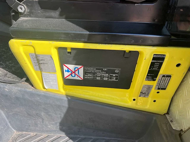 Mercedes - 2005 - sprinter - ambulance - personenauto - afbeelding 37 van  43