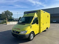 Mercedes - 2005 - sprinter - ambulance - personenauto - afbeelding 39 van  43