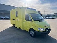 Mercedes - 2005 - sprinter - ambulance - personenauto - afbeelding 43 van  43