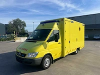 Mercedes - 2005 - sprinter - ambulance - personenauto - afbeelding 34 van  42