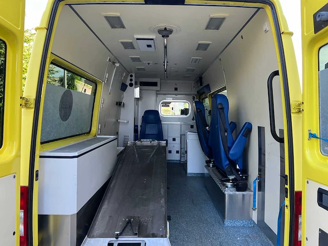 Mercedes - 2006 - 316 cdi - ambulance - personenauto - afbeelding 8 van  39