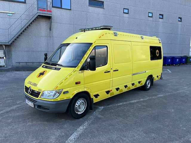Mercedes - 2006 - 316 cdi - ambulance - personenauto - afbeelding 1 van  39