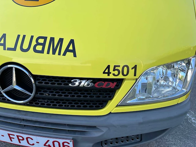 Mercedes - 2006 - 316 cdi - ambulance - personenauto - afbeelding 24 van  39