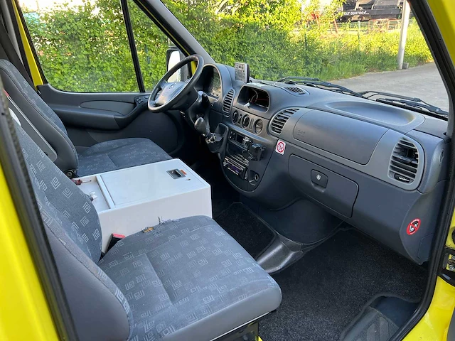 Mercedes - 2006 - 316 cdi - ambulance - personenauto - afbeelding 25 van  39