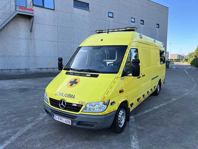 Mercedes - 2006 - 316 cdi - ambulance - personenauto - afbeelding 35 van  39