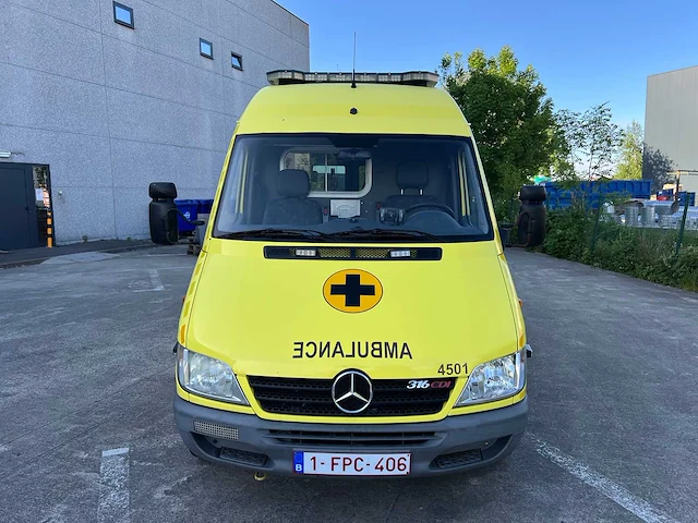Mercedes - 2006 - 316 cdi - ambulance - personenauto - afbeelding 39 van  39