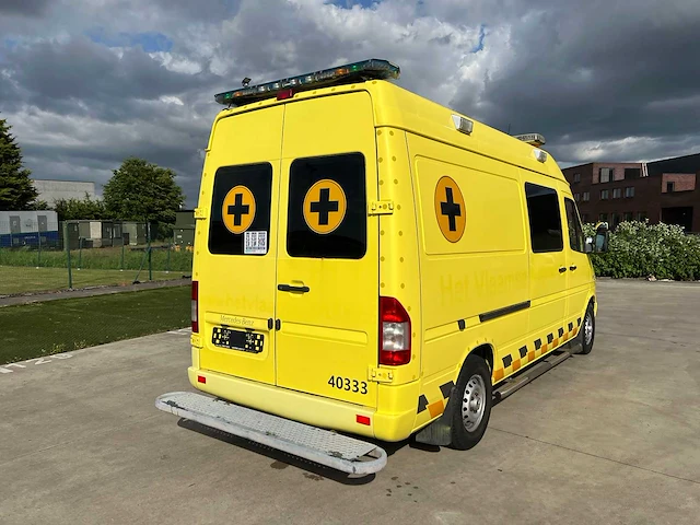 Mercedes - 2006 - sprinter 316 ambulance - personenauto - afbeelding 2 van  39