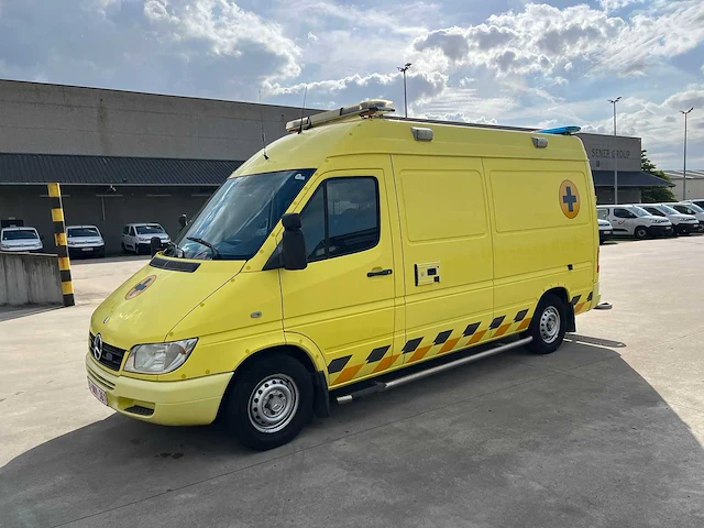Mercedes - 2006 - sprinter 316 ambulance - personenauto - afbeelding 9 van  39