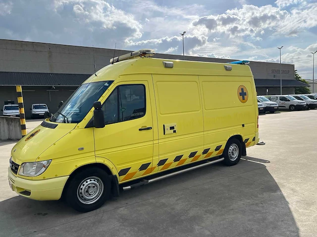 Mercedes - 2006 - sprinter 316 ambulance - personenauto - afbeelding 10 van  39