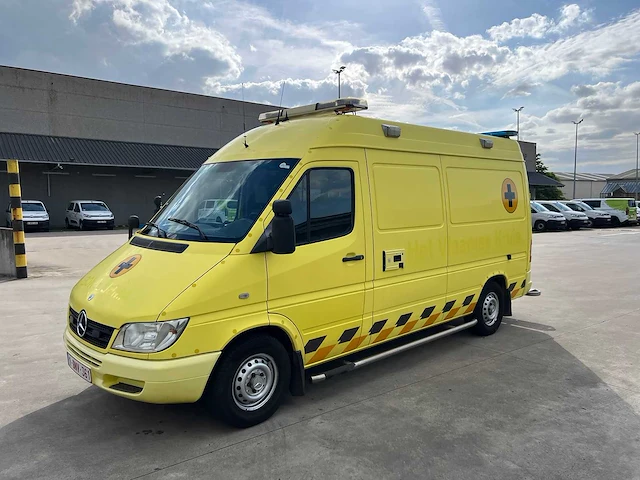 Mercedes - 2006 - sprinter 316 ambulance - personenauto - afbeelding 1 van  39
