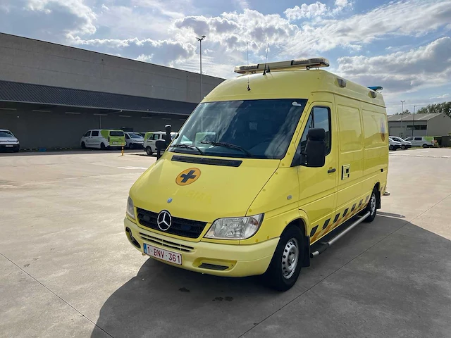 Mercedes - 2006 - sprinter 316 ambulance - personenauto - afbeelding 13 van  39
