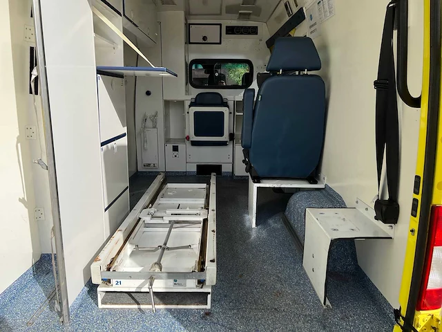 Mercedes - 2006 - sprinter 316 ambulance - personenauto - afbeelding 18 van  39