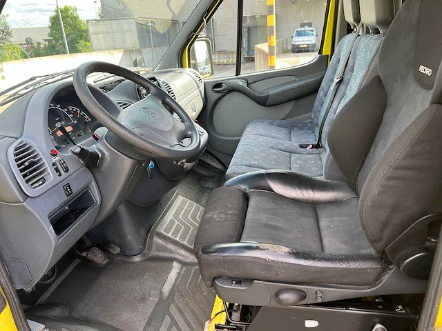 Mercedes - 2006 - sprinter 316 ambulance - personenauto - afbeelding 21 van  39
