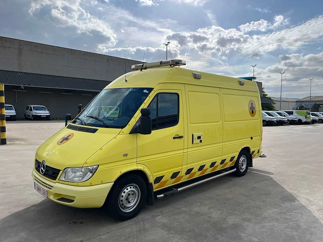 Mercedes - 2006 - sprinter 316 ambulance - personenauto - afbeelding 12 van  39