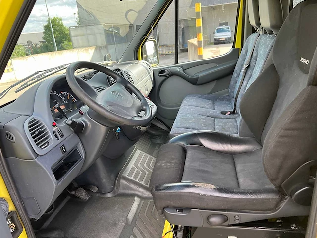 Mercedes - 2006 - sprinter 316 ambulance - personenauto - afbeelding 24 van  39