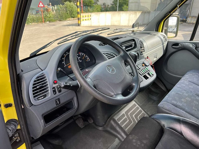 Mercedes - 2006 - sprinter 316 ambulance - personenauto - afbeelding 25 van  39