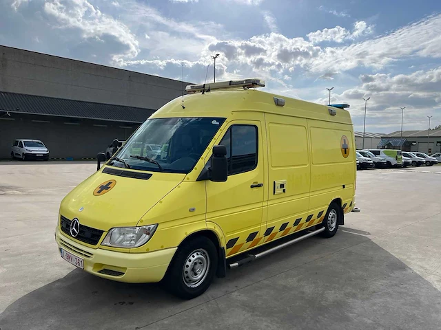 Mercedes - 2006 - sprinter 316 ambulance - personenauto - afbeelding 23 van  39