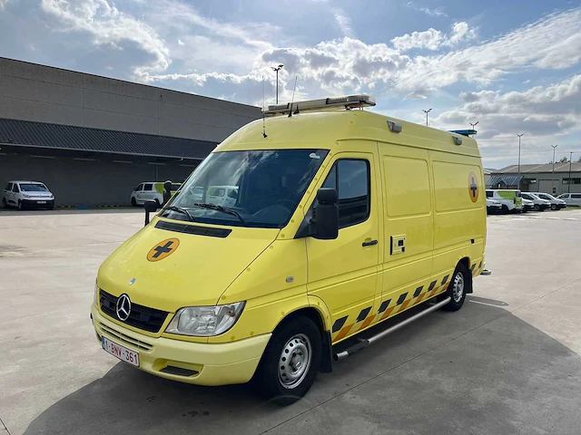 Mercedes - 2006 - sprinter 316 ambulance - personenauto - afbeelding 34 van  39