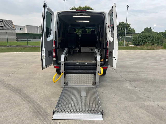 Mercedes - 2010 - sprinter rolstoelvervoer - personenauto - afbeelding 5 van  28