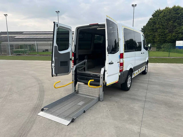 Mercedes - 2010 - sprinter rolstoelvervoer - personenauto - afbeelding 6 van  28