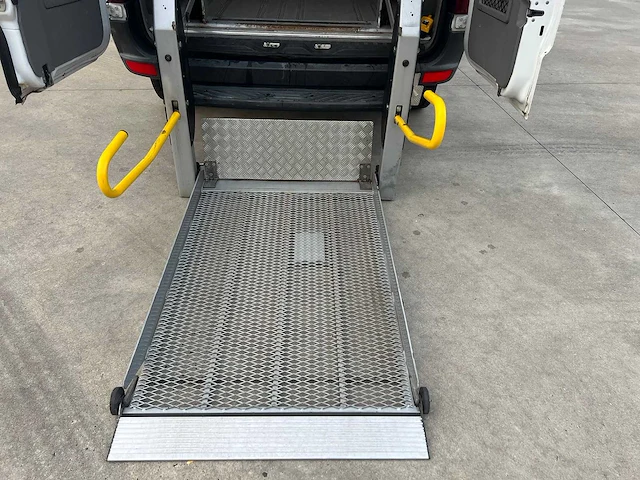 Mercedes - 2010 - sprinter rolstoelvervoer - personenauto - afbeelding 10 van  28