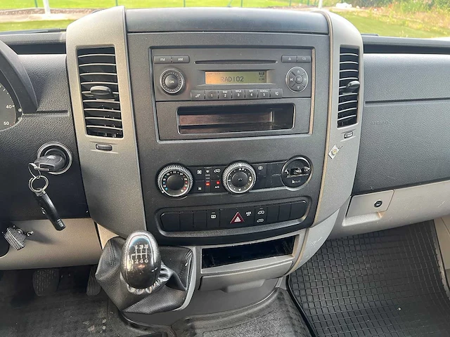 Mercedes - 2010 - sprinter rolstoelvervoer - personenauto - afbeelding 18 van  28
