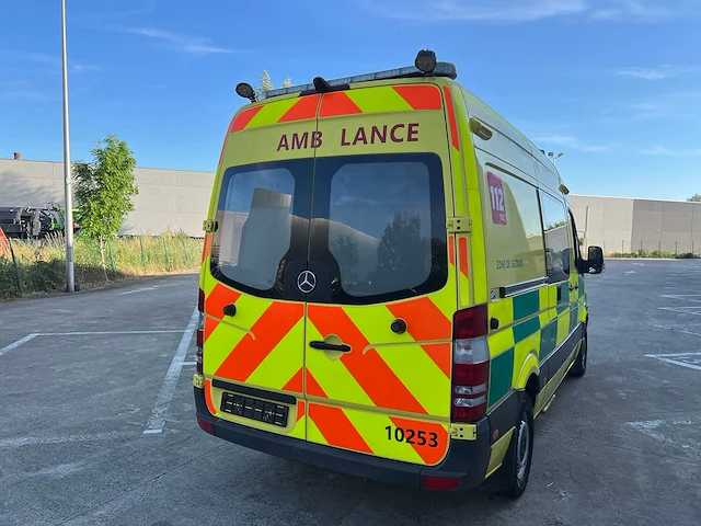Mercedes - 2015 - sprinter 316 - ambulance - personenauto - afbeelding 2 van  40