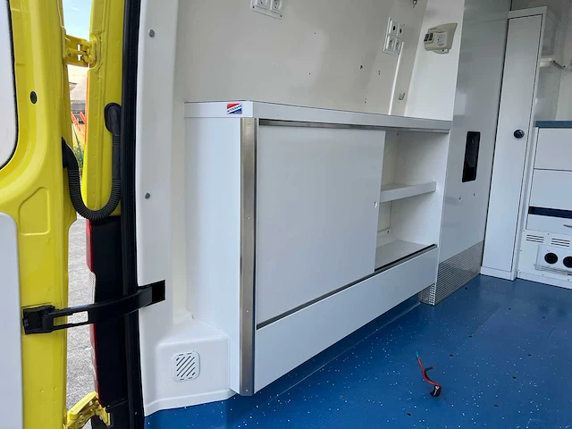 Mercedes - 2015 - sprinter 316 - ambulance - personenauto - afbeelding 7 van  40